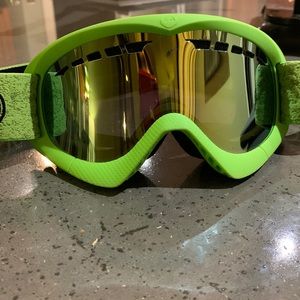 Ski goggles